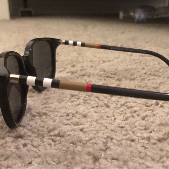 Burberry Sunglasses - Picture 4 of 7